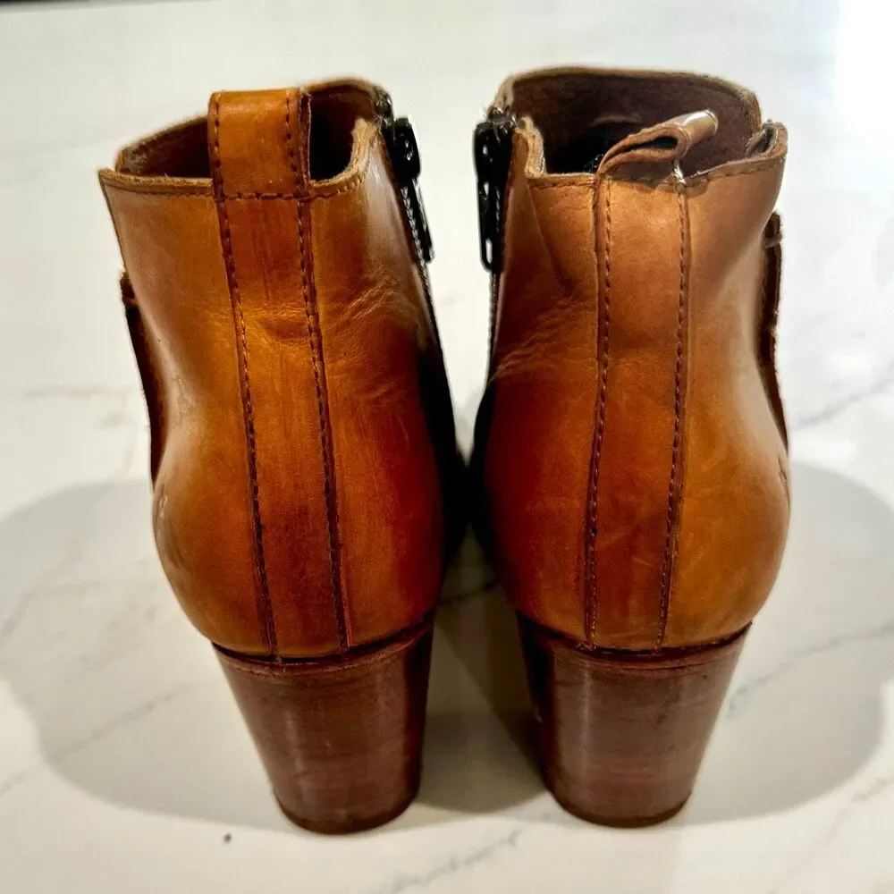 Frye very nice